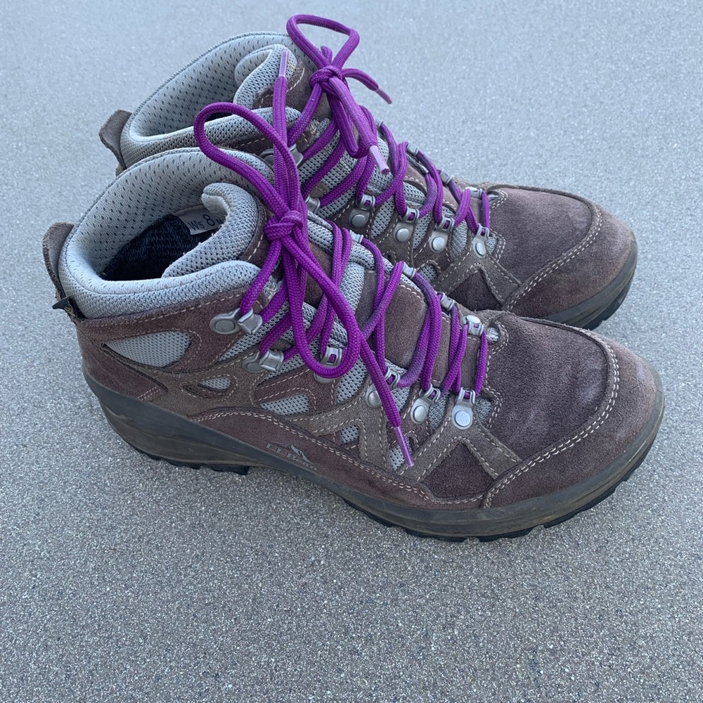LL Bean women’s Gore-Tex hiking boots, size 8.